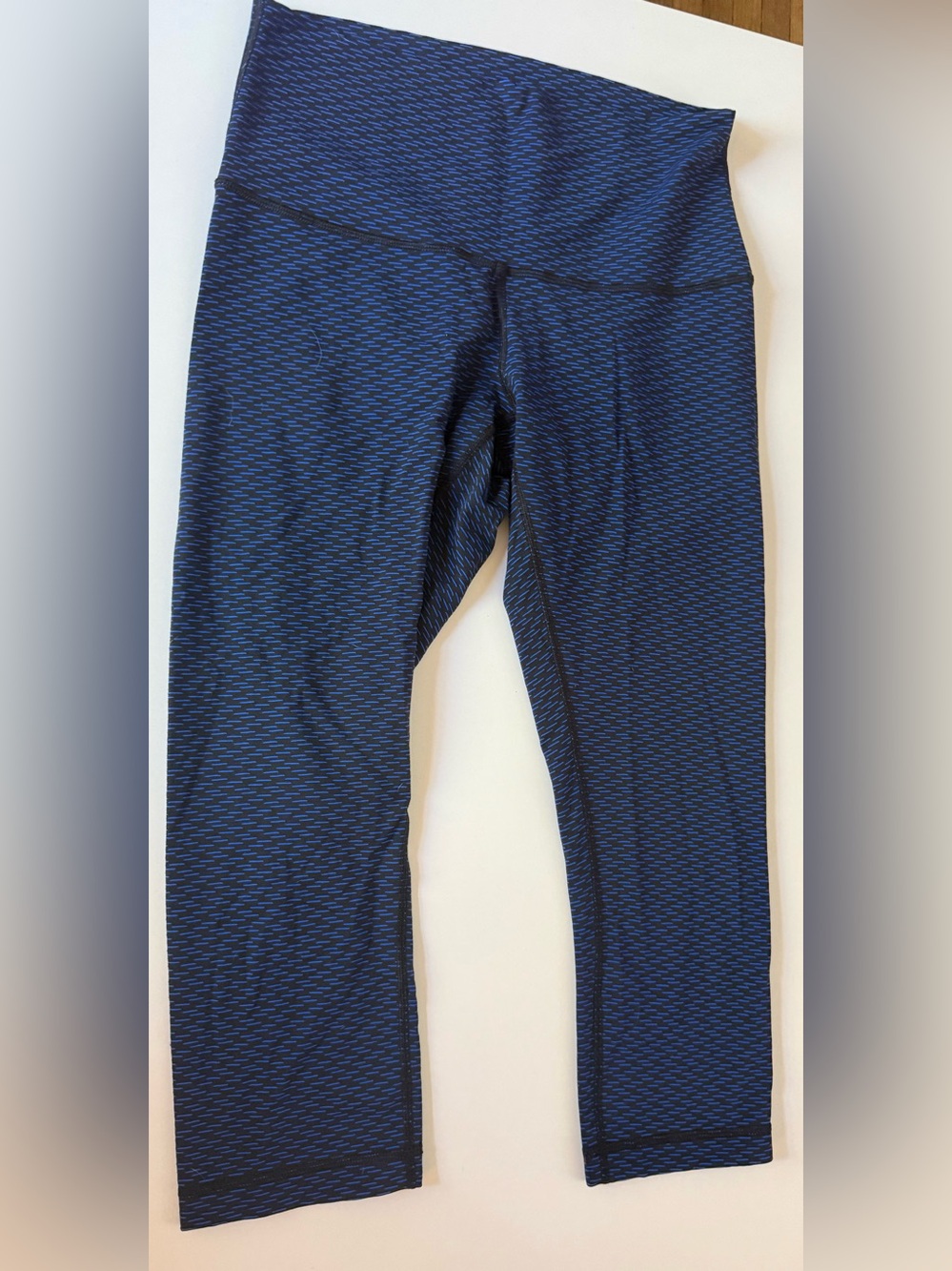 Lululemon Blue Patterned Active Capri Leggings - Size 10